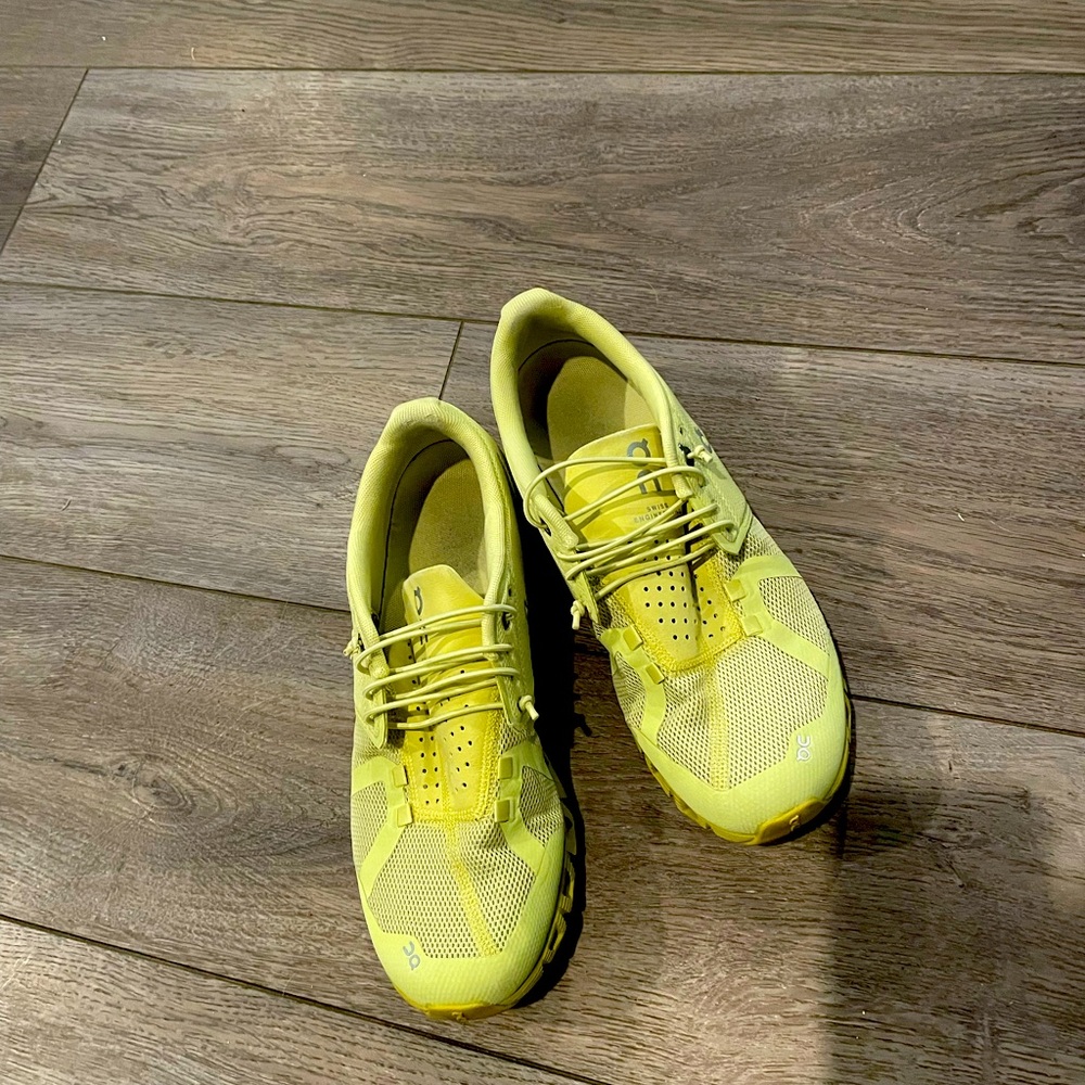 Laceless on cloud shoes